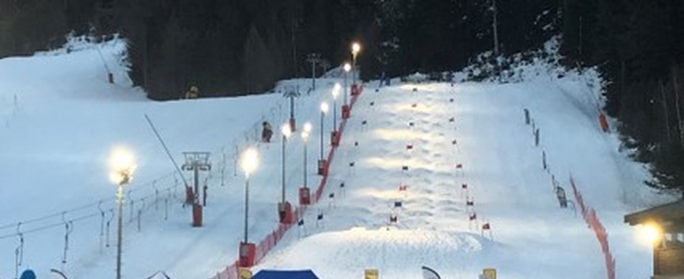 Mise en lumière d'un piste de ski sur la station de La Norma