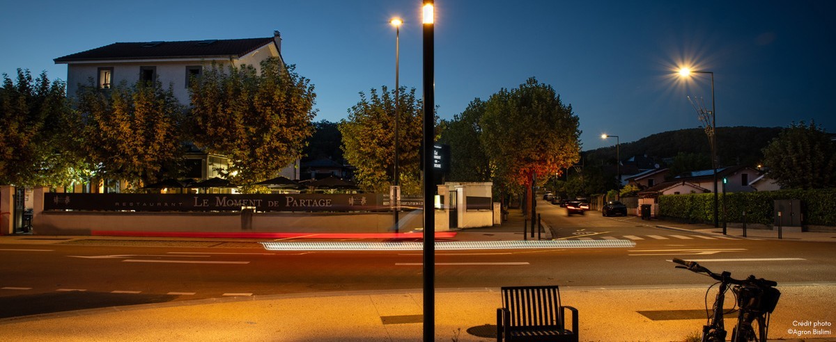 Éclairage public et requalification de la RD 1084 en avenue urbaine avec création d’un espace partagé • SIEA / Saint-Maurice-de-Beynost (01)